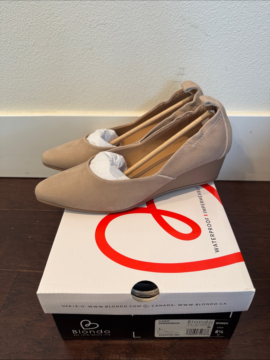 Blondo Women's Taupe Pointed Toe Wedge Pumps — image 3 of 3